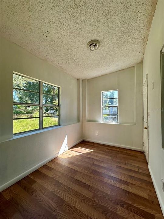 Activo con contrato: $195,000 (2 camas, 1 baños, 851 Pies cuadrados)