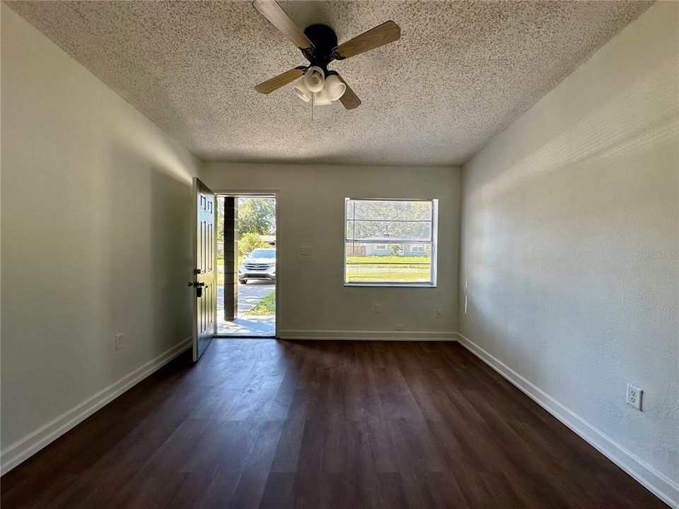 Activo con contrato: $195,000 (2 camas, 1 baños, 851 Pies cuadrados)