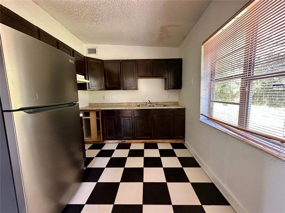 Activo con contrato: $195,000 (2 camas, 1 baños, 851 Pies cuadrados)