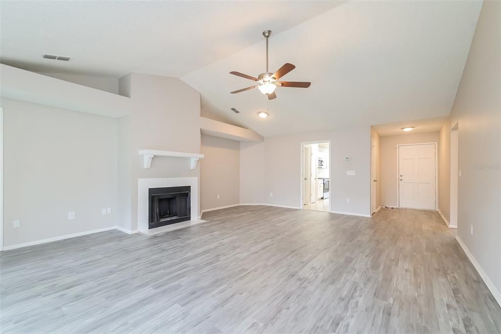 For Sale: $422,000 (3 beds, 2 baths, 1529 Square Feet)