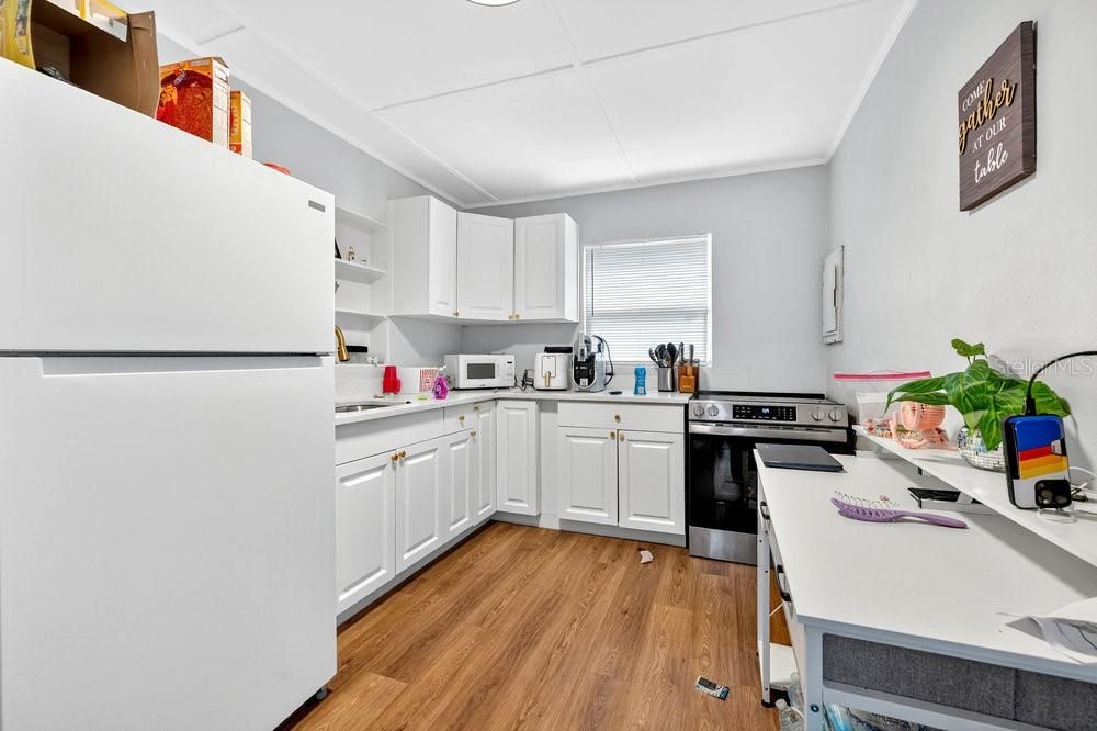 合同活跃: $165,000 (2 贝兹, 1 浴室, 722 平方英尺)