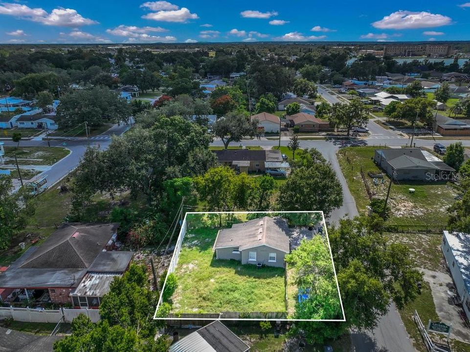 合同活跃: $165,000 (2 贝兹, 1 浴室, 722 平方英尺)