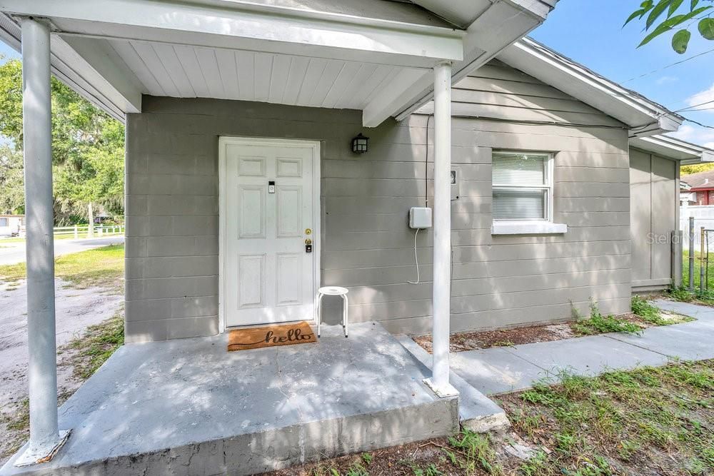 合同活跃: $165,000 (2 贝兹, 1 浴室, 722 平方英尺)