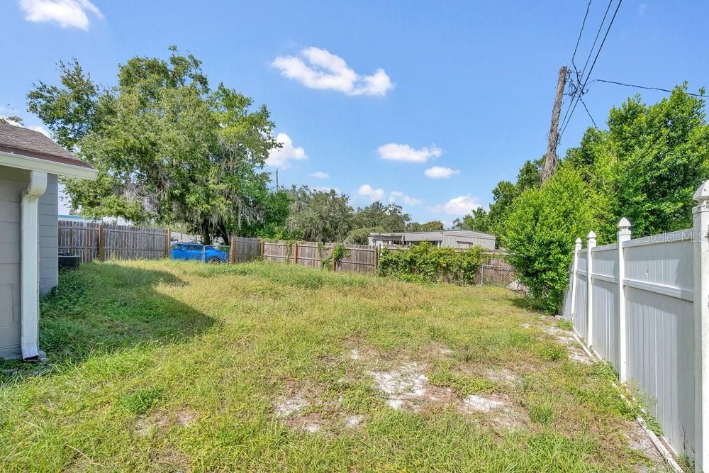 合同活跃: $165,000 (2 贝兹, 1 浴室, 722 平方英尺)