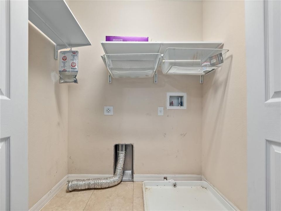 Active With Contract: $319,900 (3 beds, 2 baths, 1836 Square Feet)