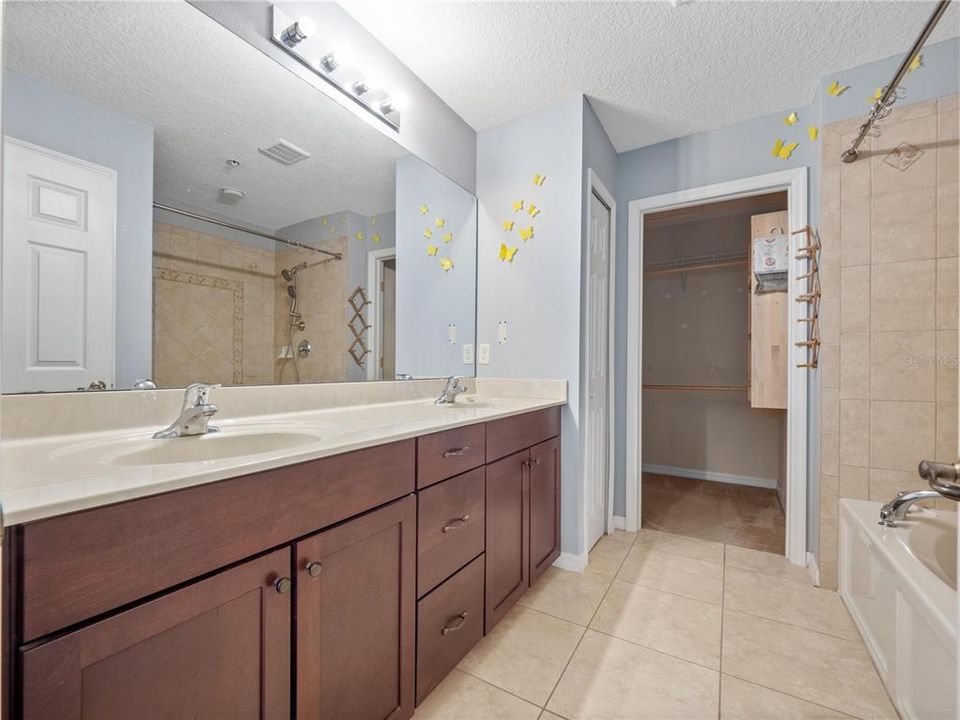 Active With Contract: $319,900 (3 beds, 2 baths, 1836 Square Feet)