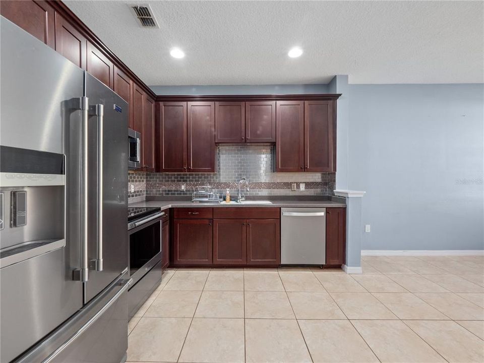 Active With Contract: $319,900 (3 beds, 2 baths, 1836 Square Feet)