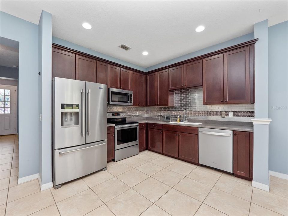 Active With Contract: $319,900 (3 beds, 2 baths, 1836 Square Feet)