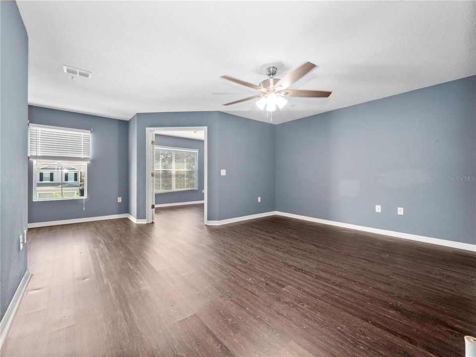 Active With Contract: $319,900 (3 beds, 2 baths, 1836 Square Feet)