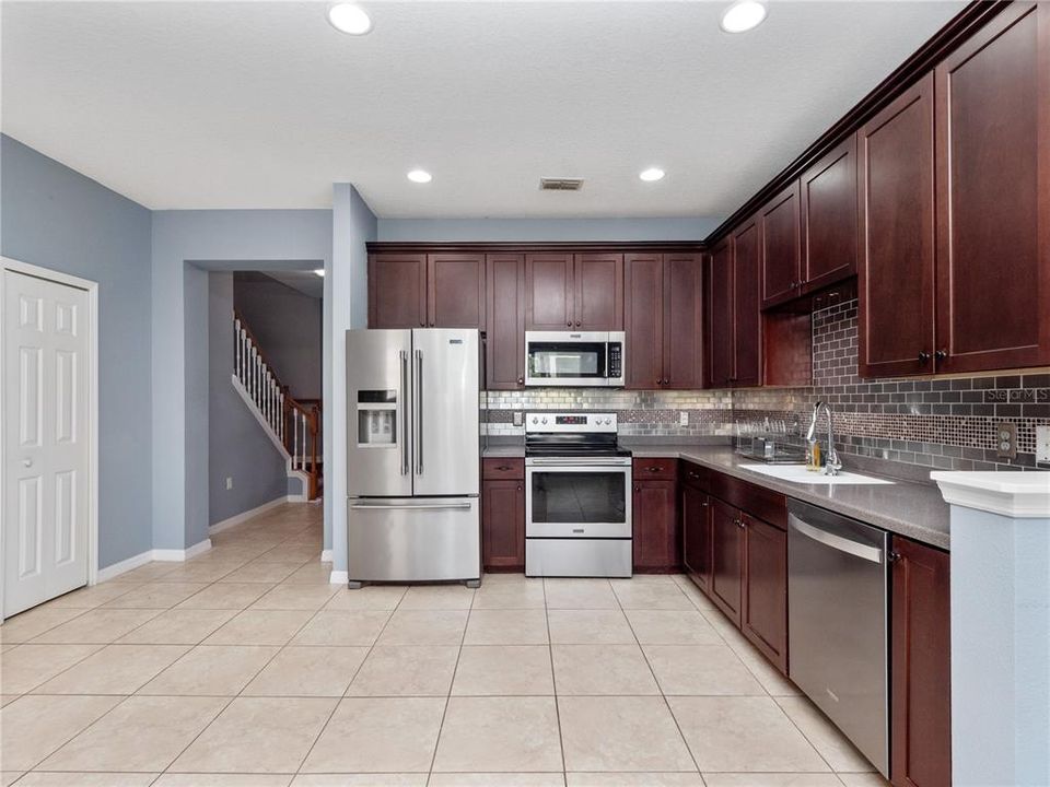 Active With Contract: $319,900 (3 beds, 2 baths, 1836 Square Feet)