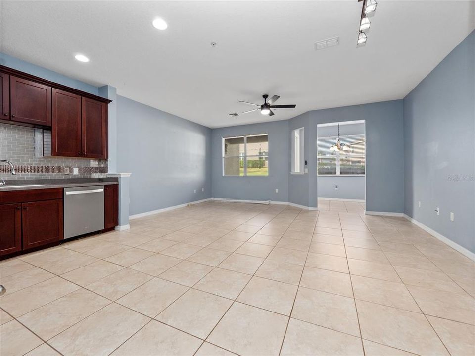 Active With Contract: $319,900 (3 beds, 2 baths, 1836 Square Feet)