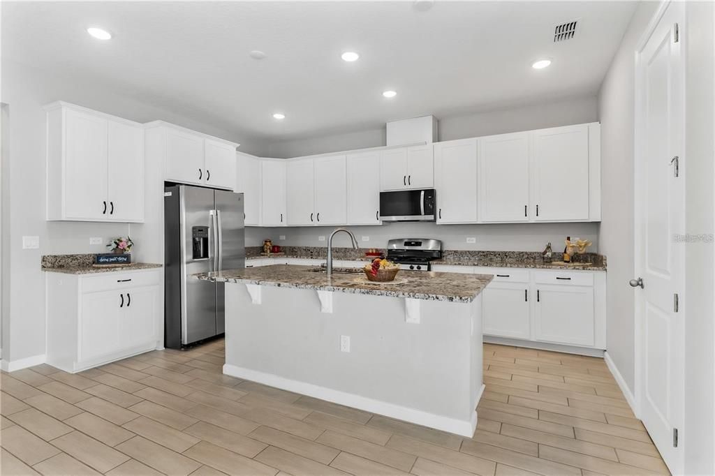 For Sale: $349,900 (4 beds, 3 baths, 2075 Square Feet)