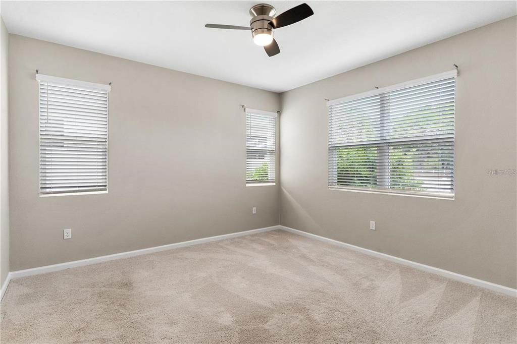 For Sale: $349,900 (4 beds, 3 baths, 2075 Square Feet)