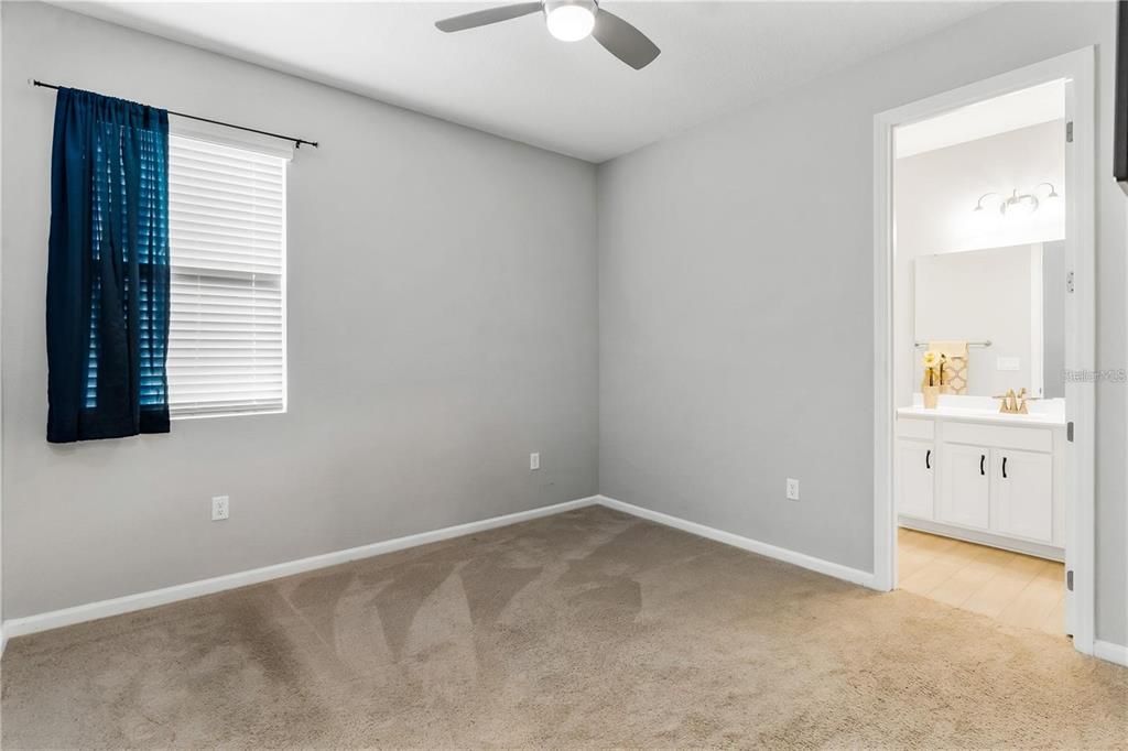 For Sale: $349,900 (4 beds, 3 baths, 2075 Square Feet)