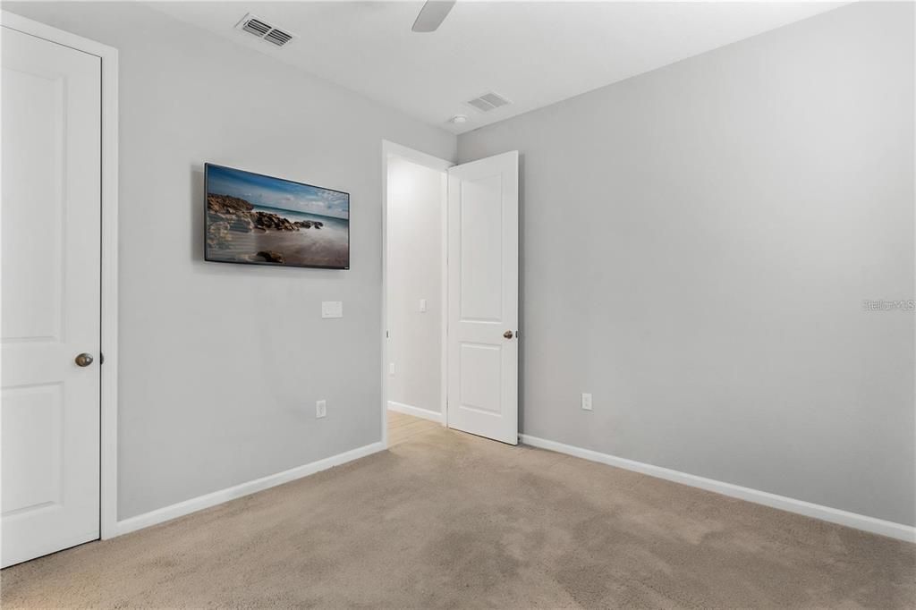 For Sale: $349,900 (4 beds, 3 baths, 2075 Square Feet)