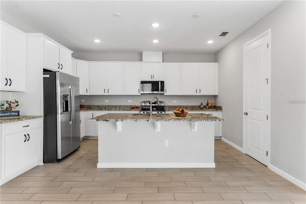 For Sale: $349,900 (4 beds, 3 baths, 2075 Square Feet)