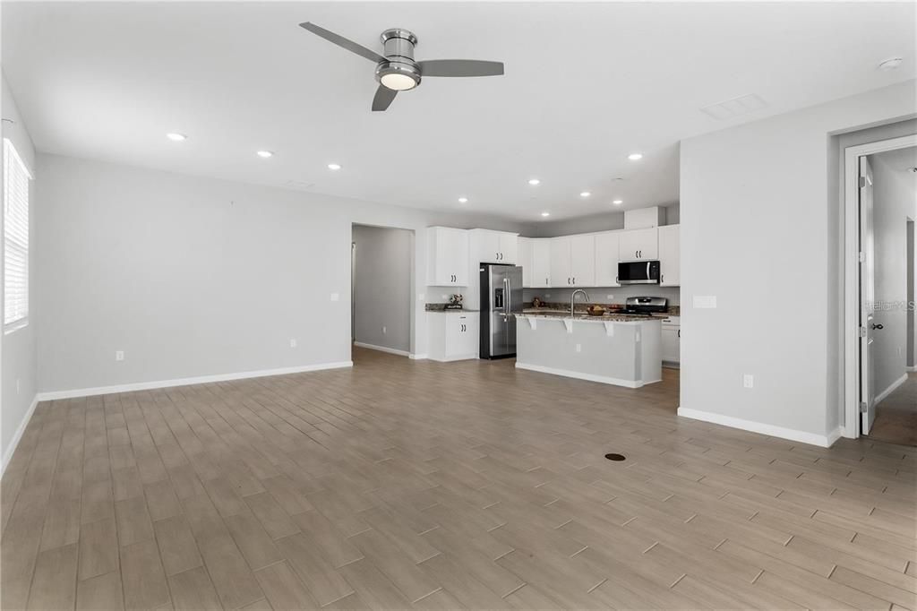 For Sale: $349,900 (4 beds, 3 baths, 2075 Square Feet)