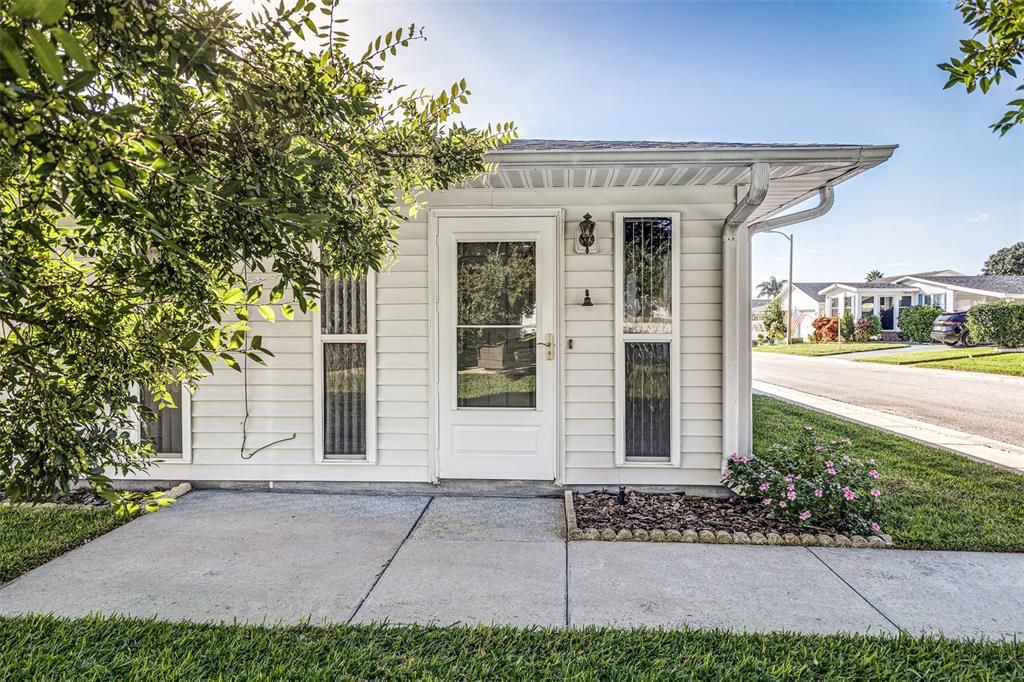 Active With Contract: $234,900 (2 beds, 2 baths, 1452 Square Feet)