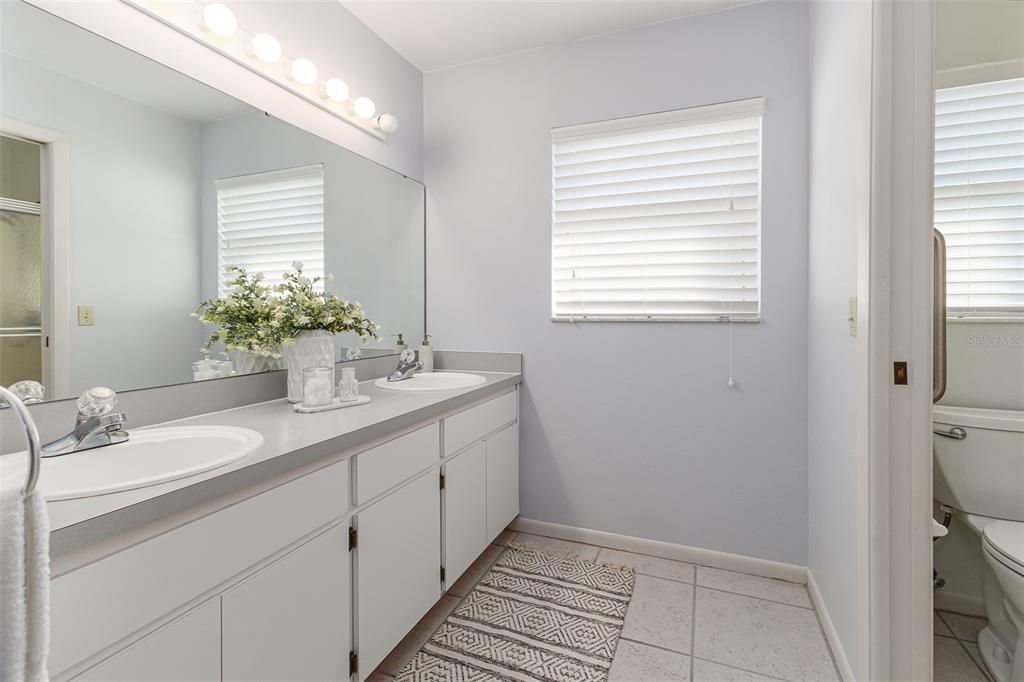 Active With Contract: $234,900 (2 beds, 2 baths, 1452 Square Feet)