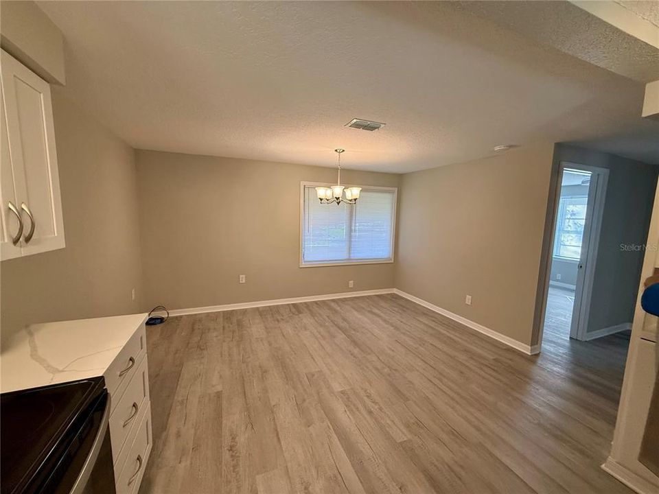 For Rent: $2,800 (4 beds, 2 baths, 1936 Square Feet)