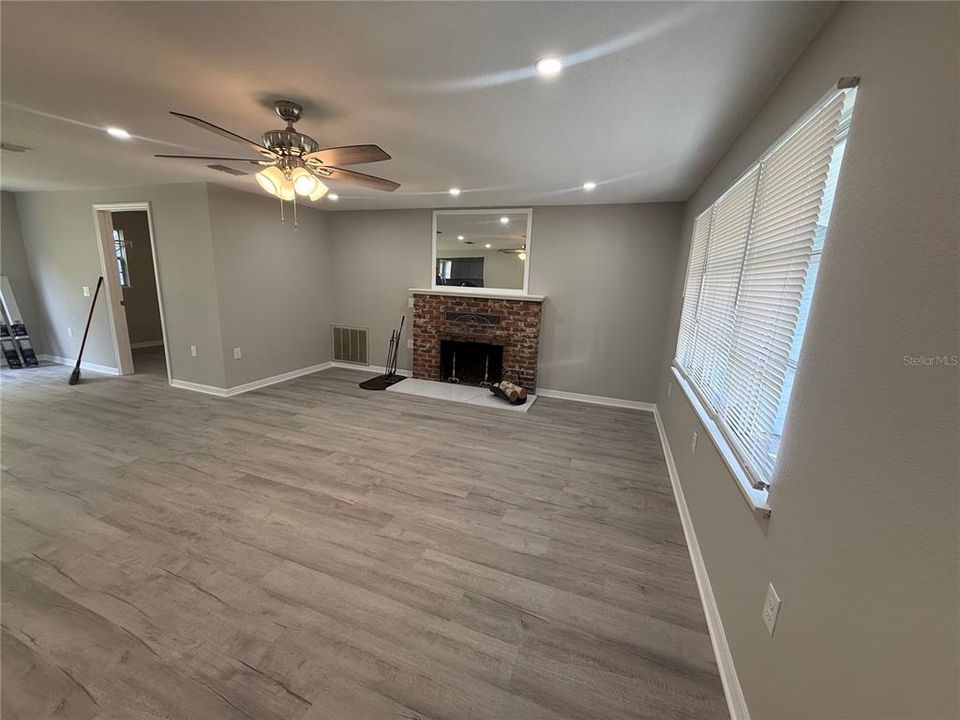 For Rent: $2,800 (4 beds, 2 baths, 1936 Square Feet)