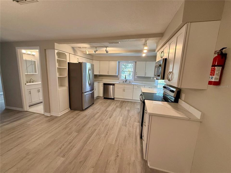 For Rent: $2,800 (4 beds, 2 baths, 1936 Square Feet)