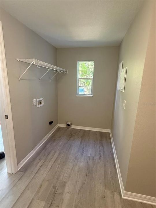 For Rent: $2,800 (4 beds, 2 baths, 1936 Square Feet)