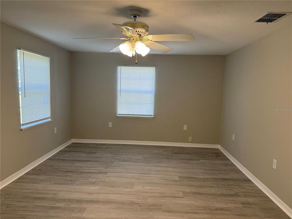 For Rent: $2,800 (4 beds, 2 baths, 1936 Square Feet)