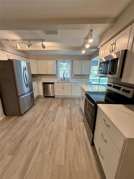 For Rent: $2,800 (4 beds, 2 baths, 1936 Square Feet)