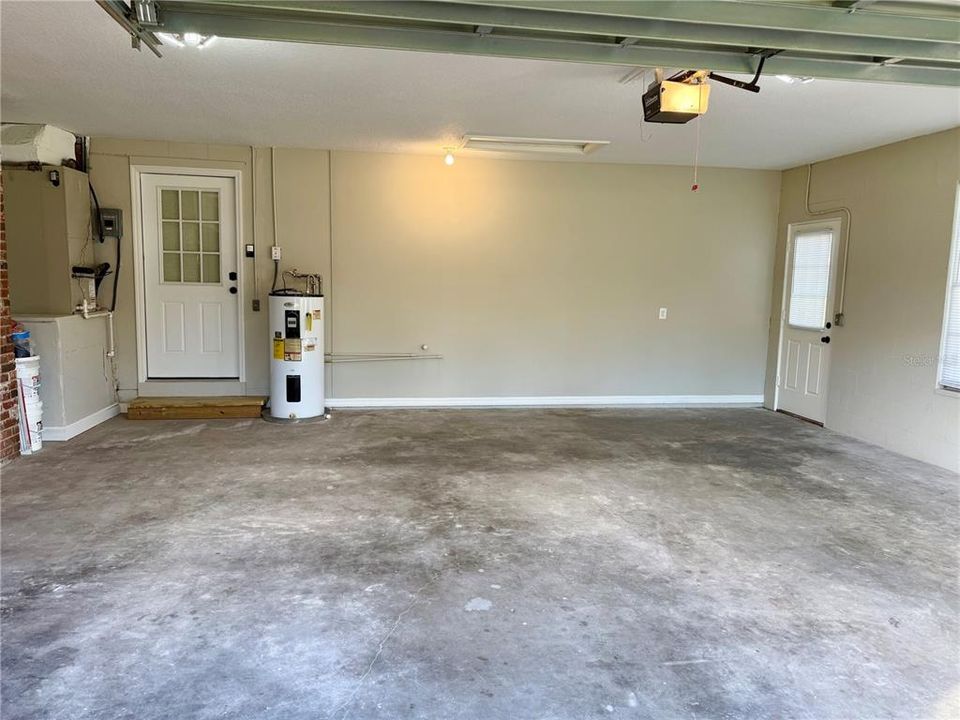 For Rent: $2,800 (4 beds, 2 baths, 1936 Square Feet)