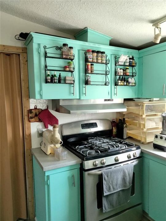 For Sale: $189,500 (3 beds, 2 baths, 2112 Square Feet)