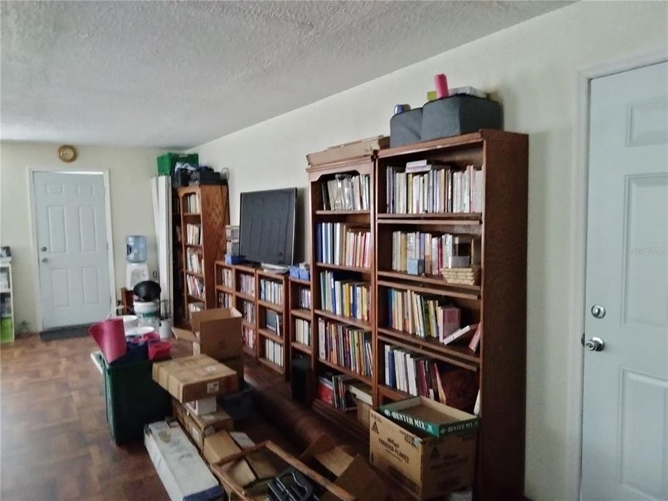 For Sale: $189,500 (3 beds, 2 baths, 2112 Square Feet)