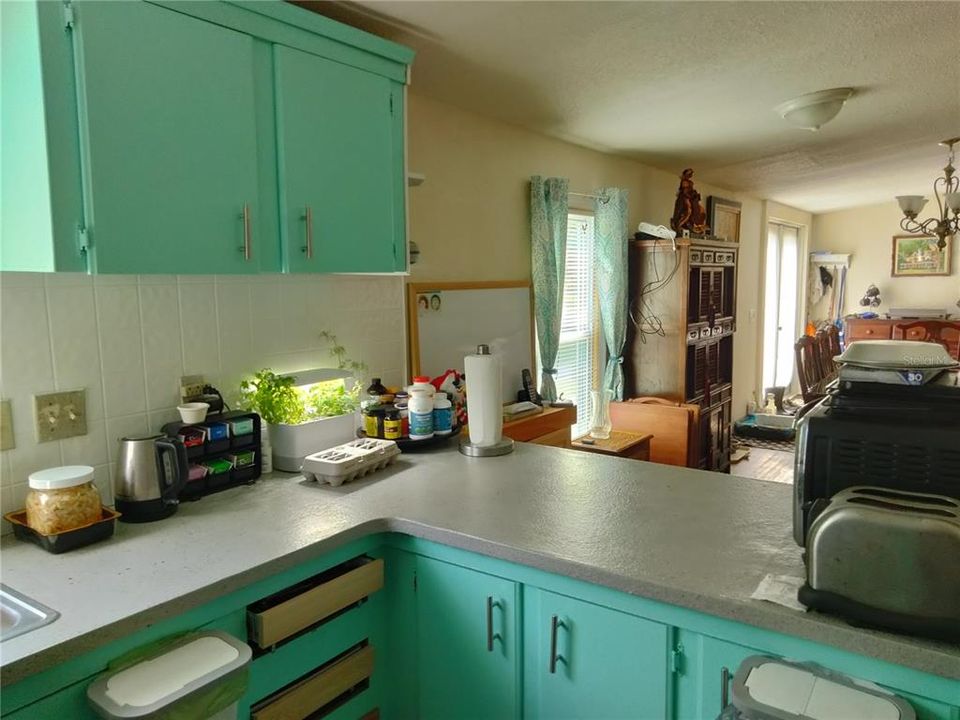 For Sale: $189,500 (3 beds, 2 baths, 2112 Square Feet)