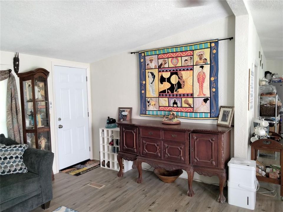 For Sale: $189,500 (3 beds, 2 baths, 2112 Square Feet)