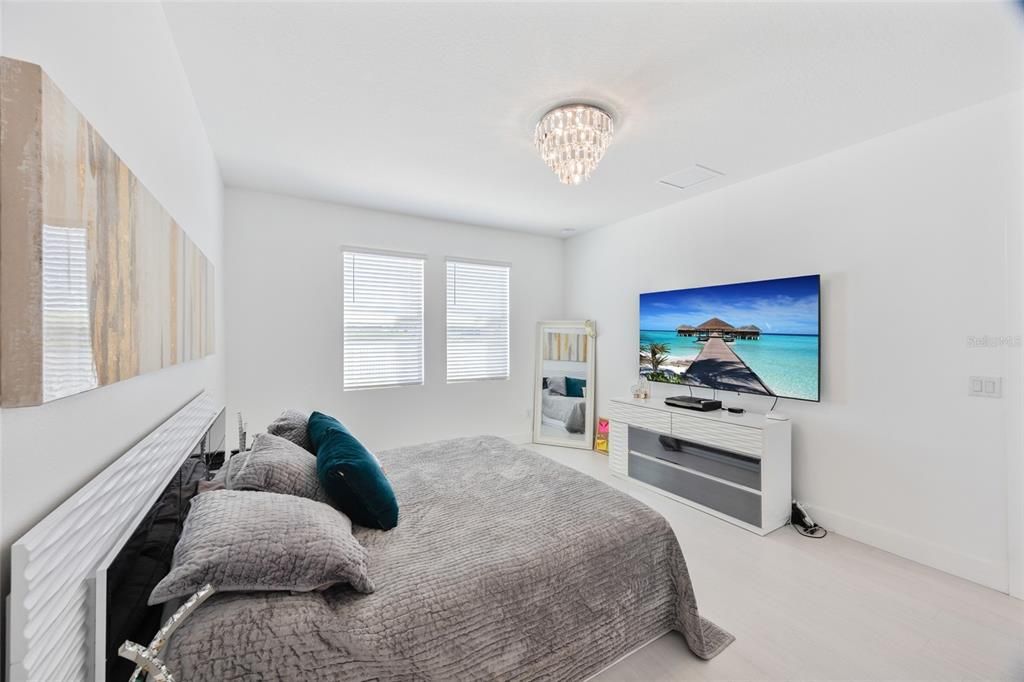 For Sale: $520,000 (3 beds, 2 baths, 2093 Square Feet)