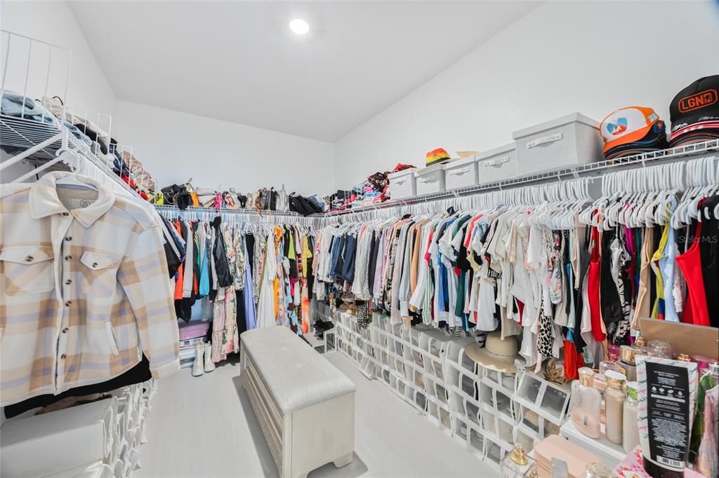 For Sale: $520,000 (3 beds, 2 baths, 2093 Square Feet)