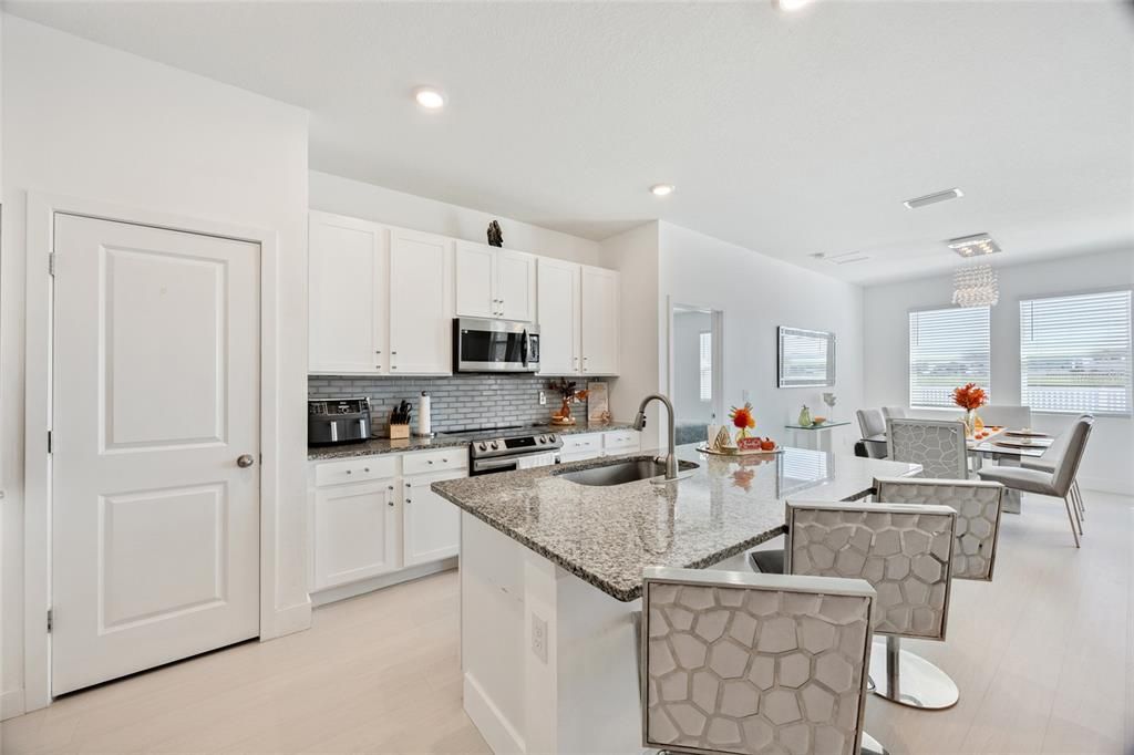 For Sale: $520,000 (3 beds, 2 baths, 2093 Square Feet)