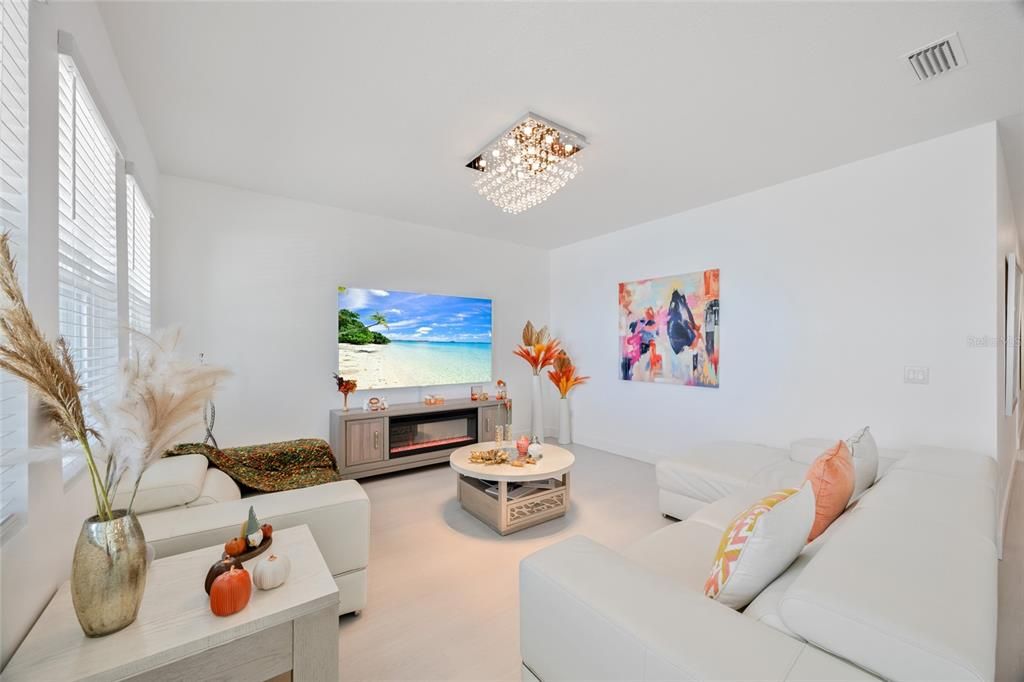 For Sale: $520,000 (3 beds, 2 baths, 2093 Square Feet)