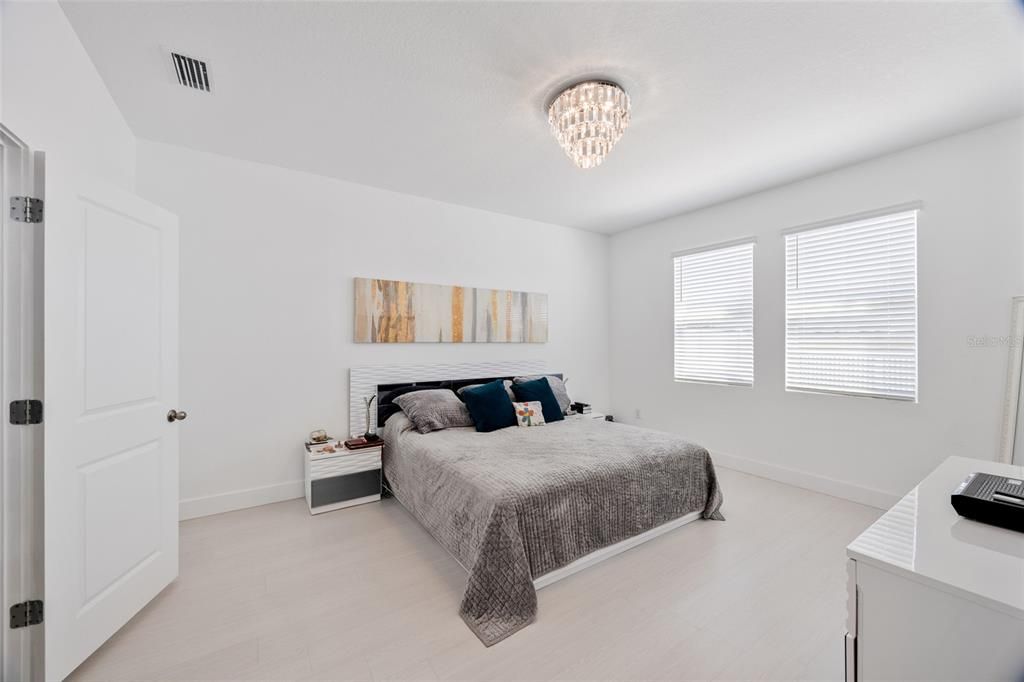 For Sale: $520,000 (3 beds, 2 baths, 2093 Square Feet)