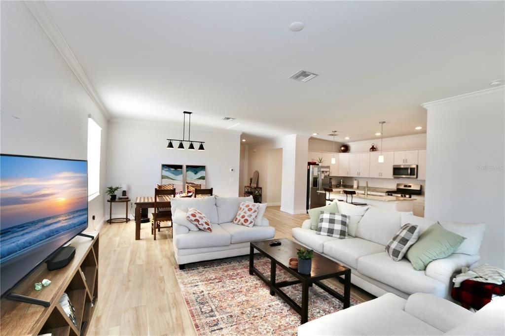 待售: $379,000 (4 贝兹, 3 浴室, 2027 平方英尺)