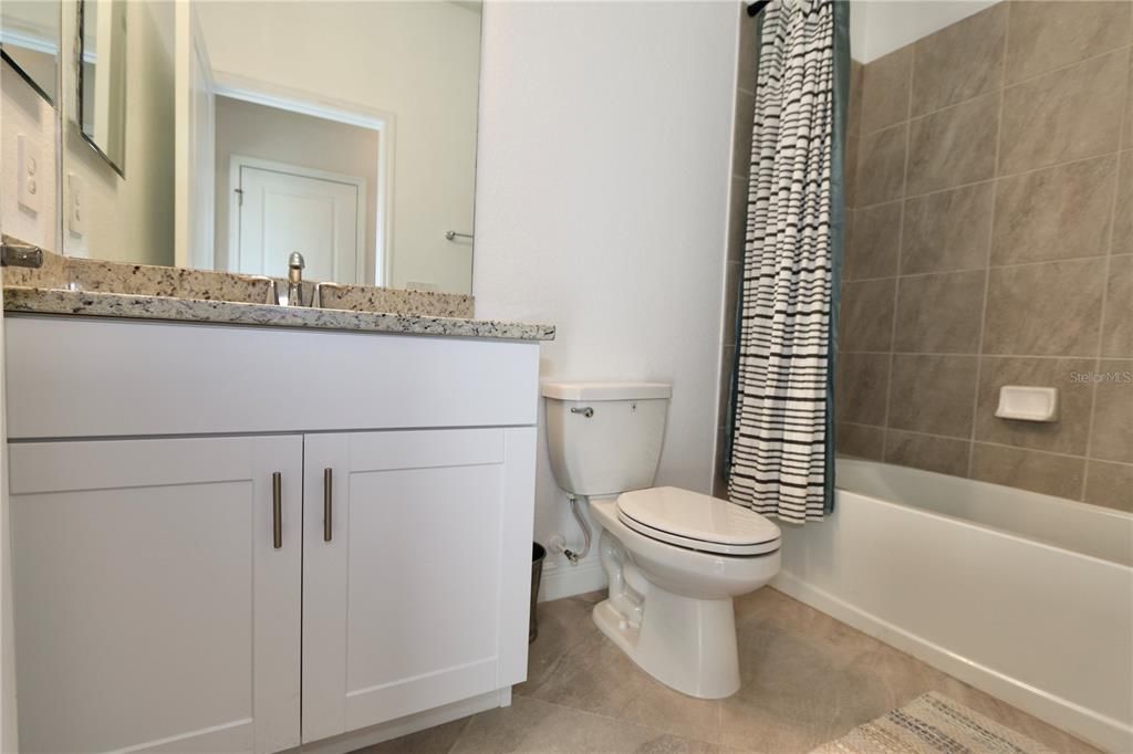 待售: $379,000 (4 贝兹, 3 浴室, 2027 平方英尺)