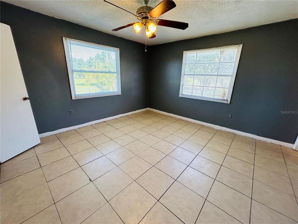 合同活跃: $1,695 (3 贝兹, 2 浴室, 1338 平方英尺)