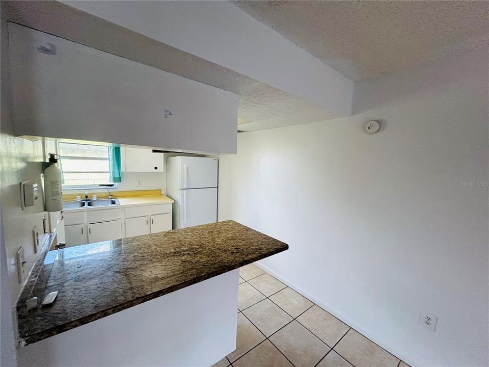 出租: $1,175 (2 贝兹, 1 浴室, 870 平方英尺)