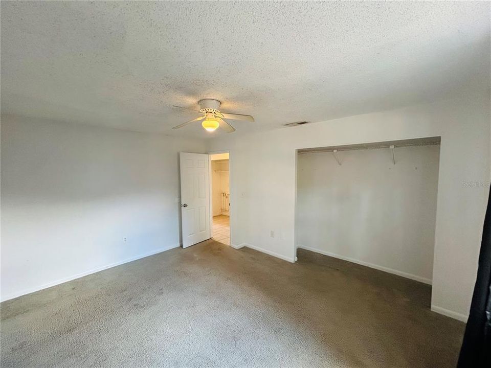 出租: $1,175 (2 贝兹, 1 浴室, 870 平方英尺)