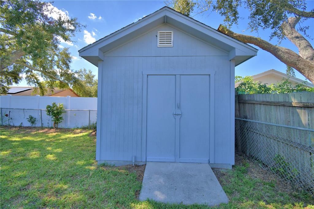 For Sale: $218,900 (2 beds, 1 baths, 896 Square Feet)