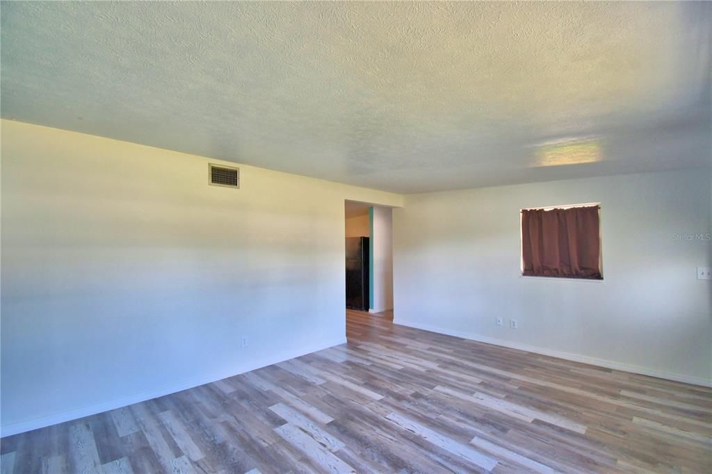 For Sale: $218,900 (2 beds, 1 baths, 896 Square Feet)
