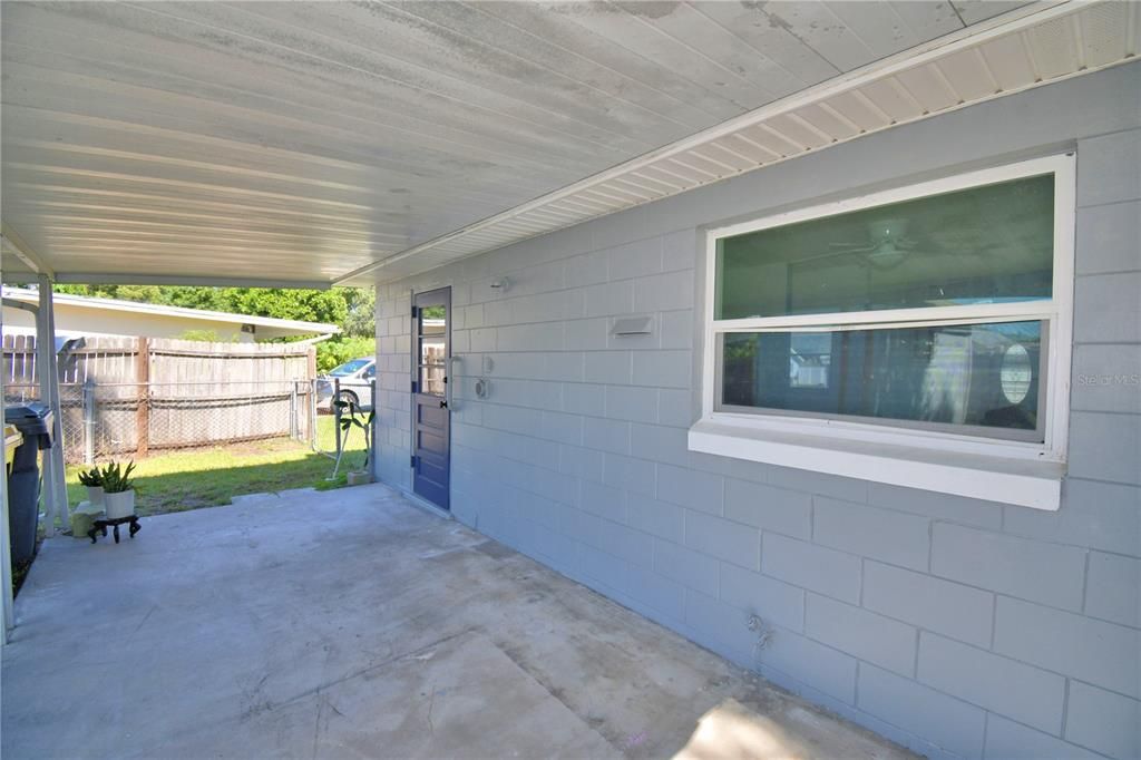 For Sale: $218,900 (2 beds, 1 baths, 896 Square Feet)