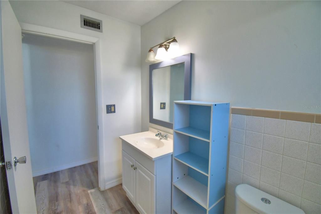 For Sale: $218,900 (2 beds, 1 baths, 896 Square Feet)