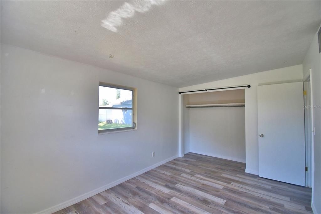 For Sale: $218,900 (2 beds, 1 baths, 896 Square Feet)