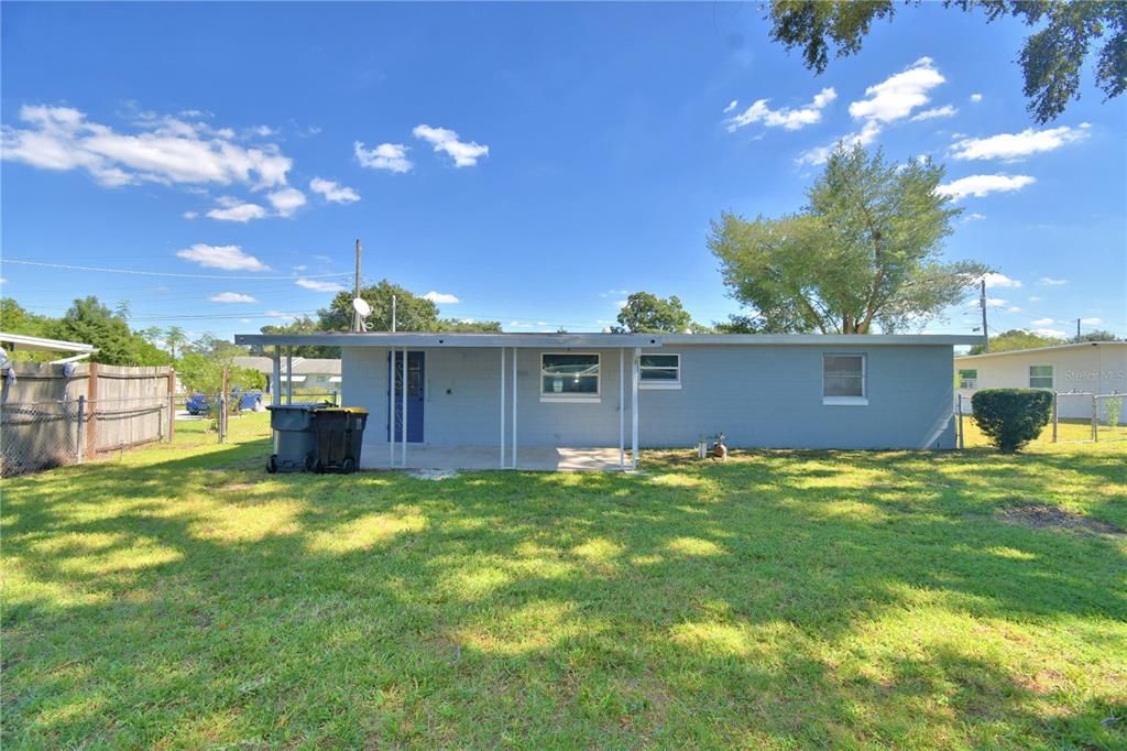 For Sale: $218,900 (2 beds, 1 baths, 896 Square Feet)